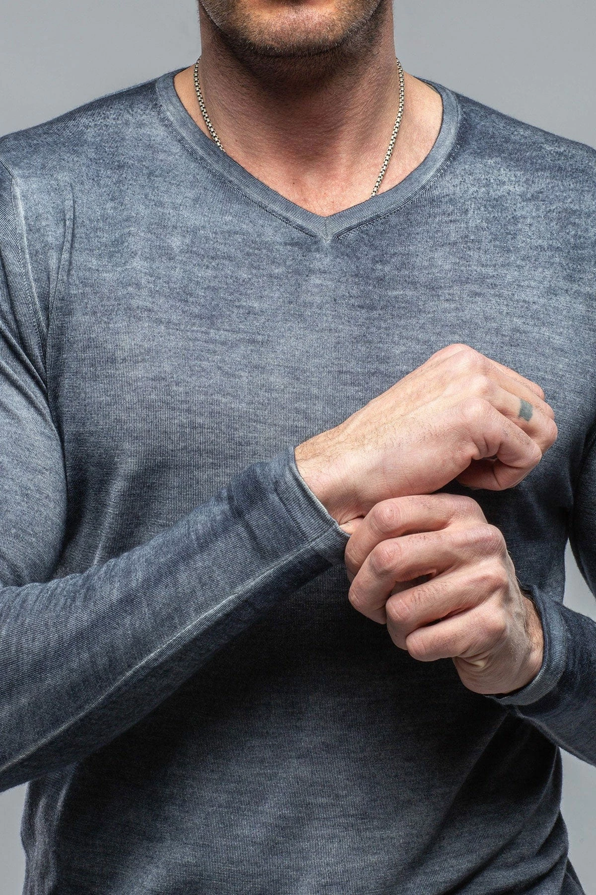 Dune Mario Vneck Cashmere Sweater In Navy 3 Dune Mario Vneck Cashmere Sweater In Navy - Image 3